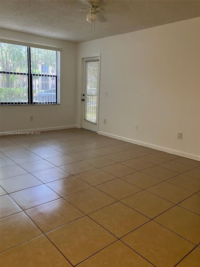 Foto del edificio - 4381 W McNab Rd