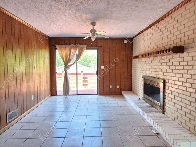 Foto del edificio - 1529 Winchester Trail