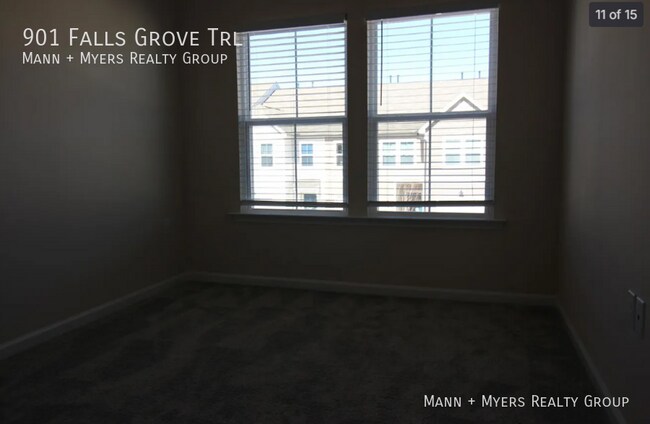 Foto del edificio - 901 Falls Grove Trl