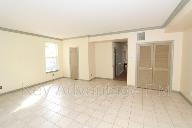 Building Photo - 13401 Dogues Terrace