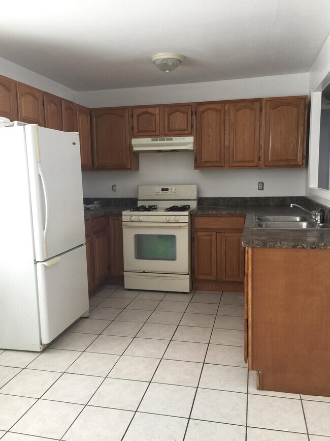 Building Photo - 879 Athena Dr