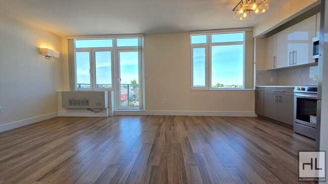 Building Photo - Top-Floor 1-Bedroom with Private Balcony & Manhattan Skyline Views!