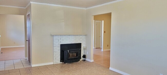Foto del edificio - CHARMING 3 BEDROOM HOME IN NORTH CLOVIS
