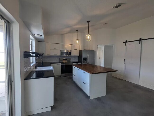 Building Photo - 1515 Golden Poppy Ct
