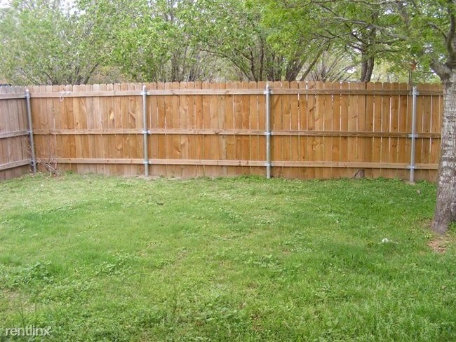 Foto del edificio - 2 br, 1.5 bath 4plex - 701 San Pedro Dr D