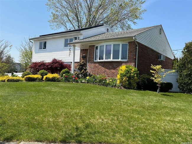 Building Photo - 205 Floral Ave