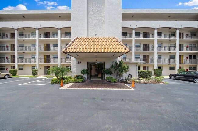 Foto del edificio - 29 Yacht Club Dr