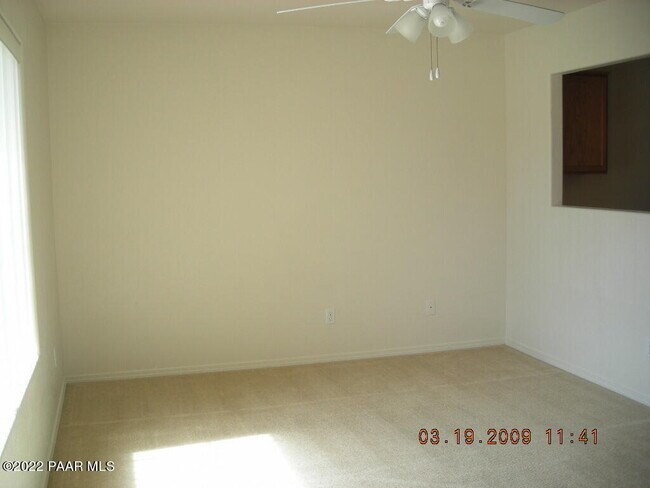 Building Photo - 9476 E Lakeshore Dr