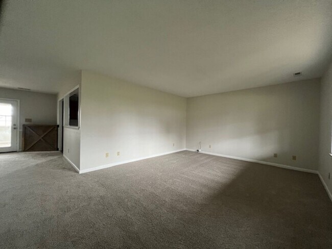 Foto del edificio - Move In Ready!!