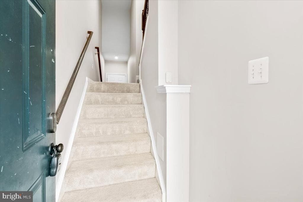 Foto principal - 6026 Forum Sq