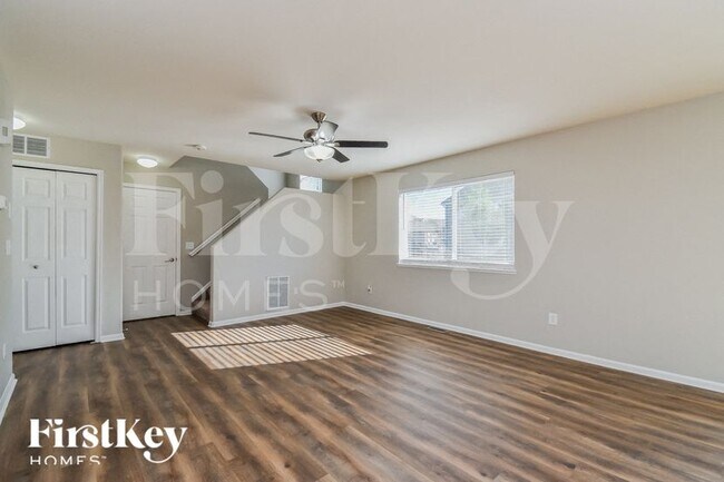 Foto del edificio - 8739 Langford Dr