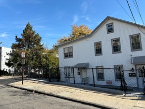 Building Photo - 240 Sommerville Pl