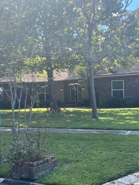 Primary Photo - 2846 Admirals Walk Dr E