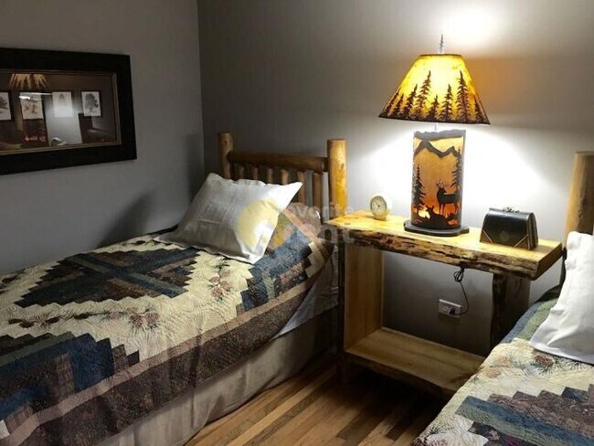 Building Photo - 2 bedroom in Blowing Rock NC 28605