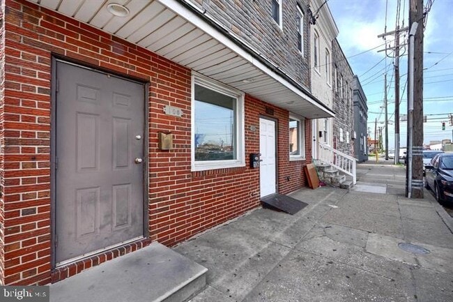 Building Photo - 106 S Haven St