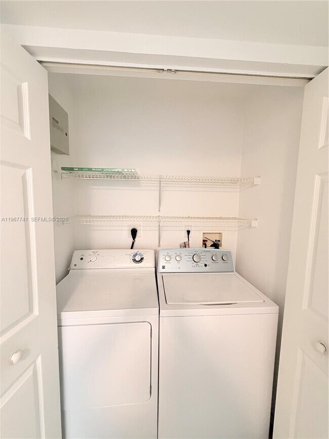 Foto del edificio - 11165 SW 6th St