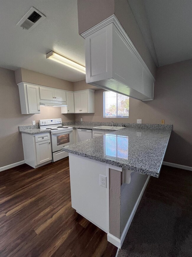 Foto del edificio - 1262 N Marks Ave