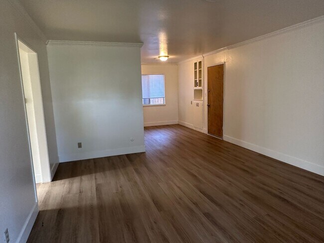 Foto del edificio - 341 W Tulare Ave