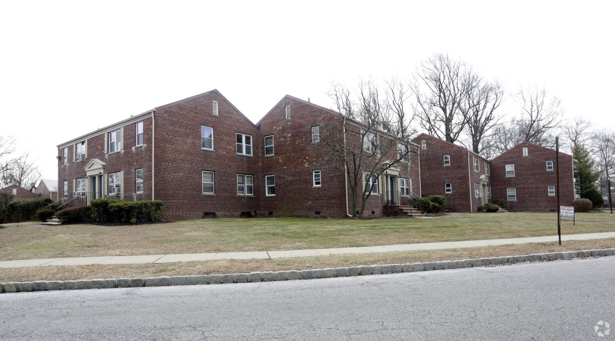 Foto del edificio - Montclair Court Apartments