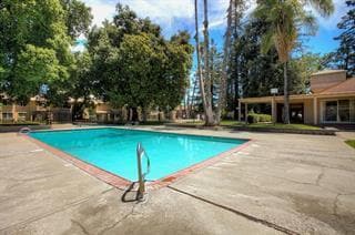Building Photo - 1042 Regency Knoll Dr
