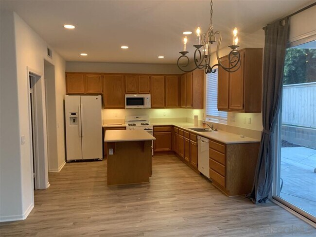 Foto del edificio - 898 Yosemite Dr