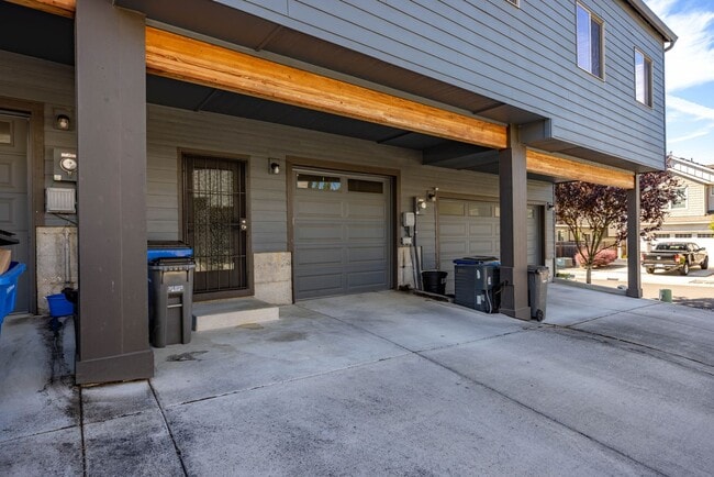 Building Photo - 3 bedroom home in Ridgefield w/ AC - Built...