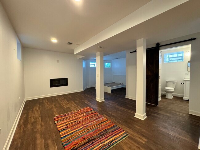 Foto del edificio - 2413 W Belden Ave