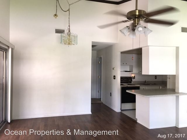 Building Photo - 2 br, 2 bath House - Country Club Dr., 11B