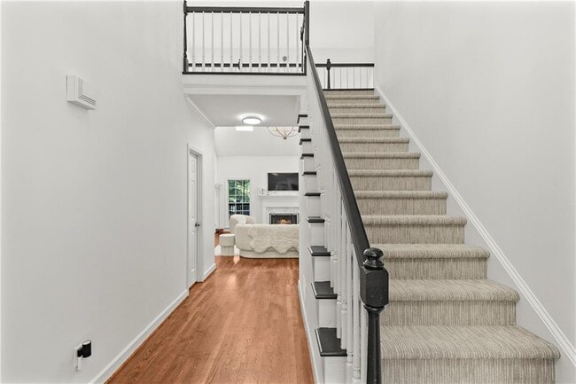 Building Photo - 350 Landing Entry