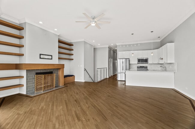 Building Photo - 2625 W Chicago Ave