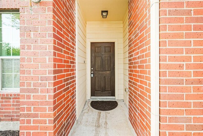 Building Photo - 20130 Brookwood Holw
