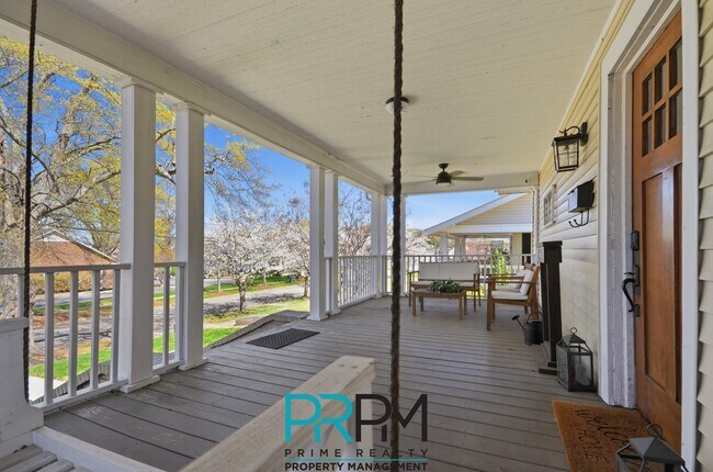 Foto del edificio - 24 Tindal Ave