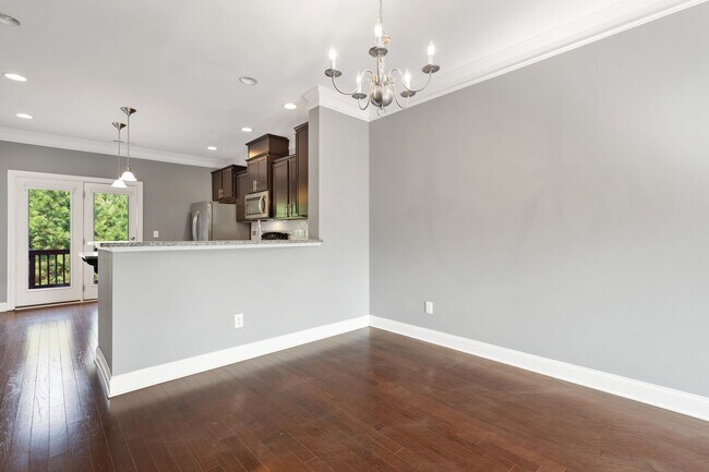 Foto del edificio - Available NOW! 4 Bedroom, 4 Bath Townhouse Located in Cary Park!