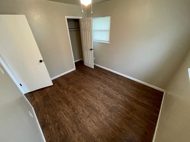 Building Photo - 3 br, 1.5 bath House - 3205 S Madole Blvd