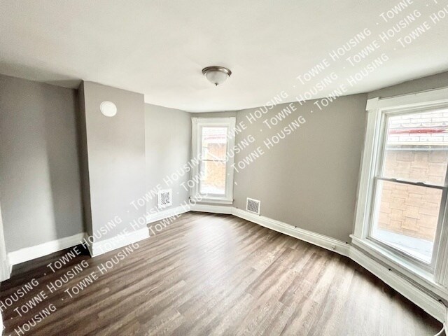Building Photo - 305 15th St