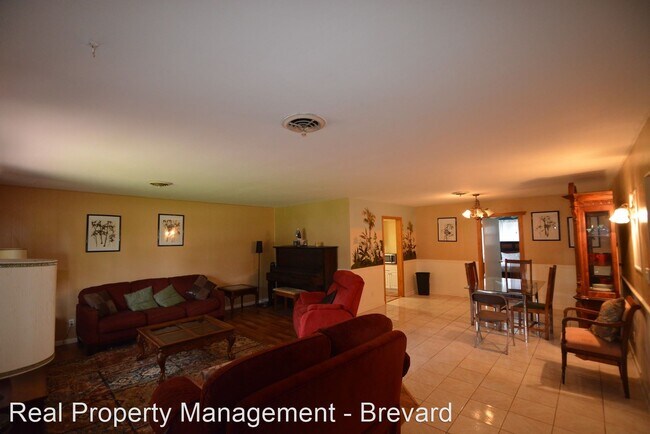 Building Photo - 4 br, 2 bath House - 108 E Laila Drive
