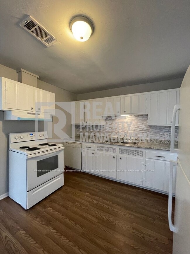 Building Photo - 4382 Summerhill Dr