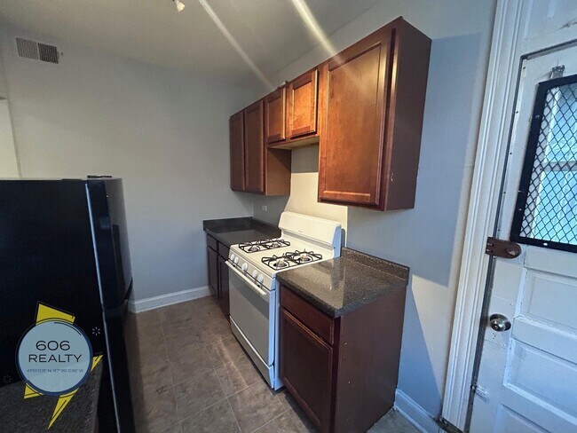 Foto del edificio - 7344 N Damen Ave