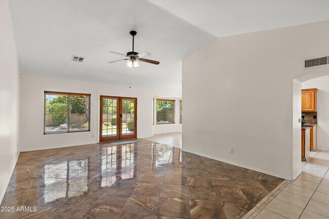 Foto del edificio - 3561 Covina Rd