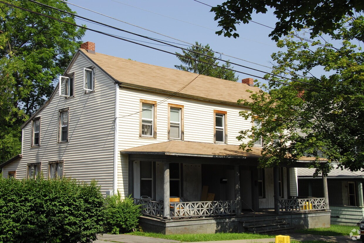 Building Photo - 93 Chapin St