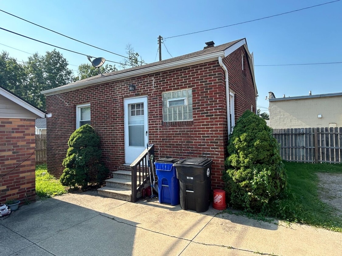 Primary Photo - 4754 State Rd