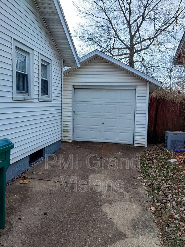 Foto del edificio - 1167 E Johns Ave