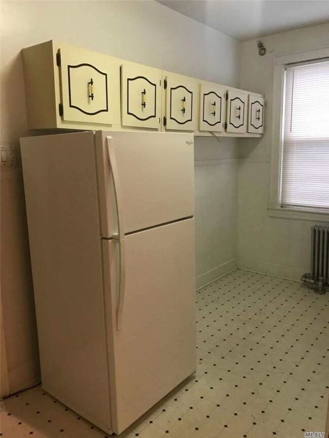 Building Photo - 3 bedroom in Woodside NY 11377