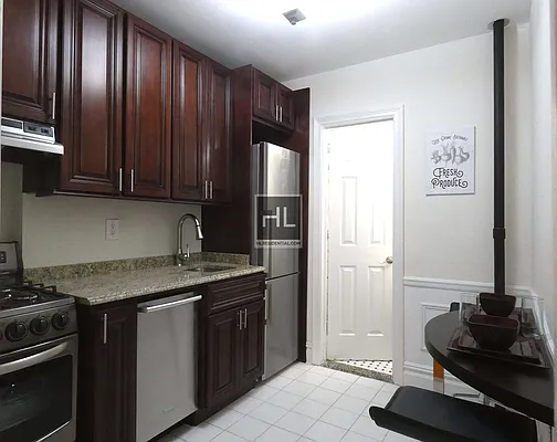 Foto principal - 211 E 88th St
