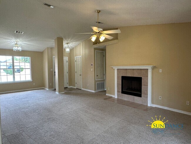 Foto del edificio - Charming 3-Bedroom Home in Hidden Estates Minutes from Navarre Beach!