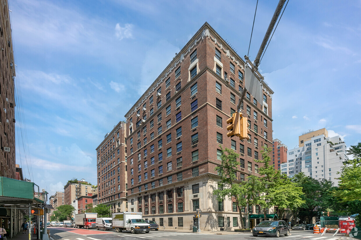 Primary Photo - 131 E 69th St