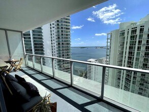 Building Photo - 1300 Brickell Bay Dr