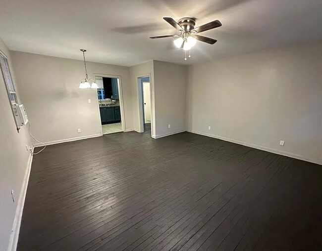 Building Photo - 612 Albany St