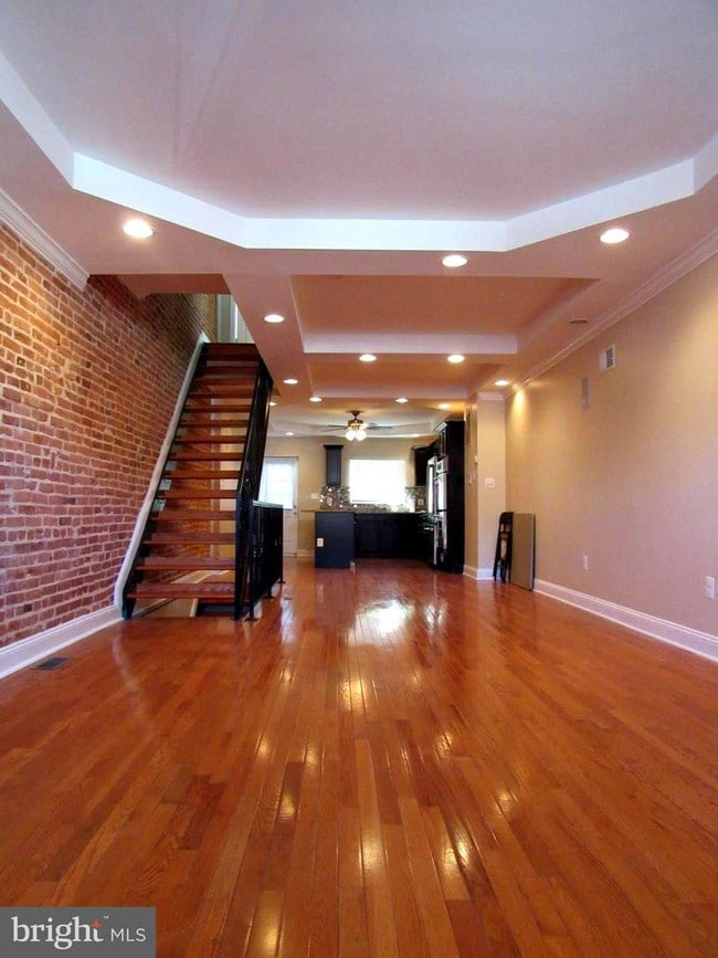 Building Photo - 16 N Kenwood Ave