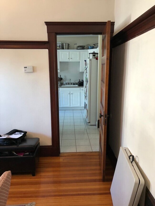 Building Photo - Central Heat/AC, In-Unit Washer/Dryer, Por...